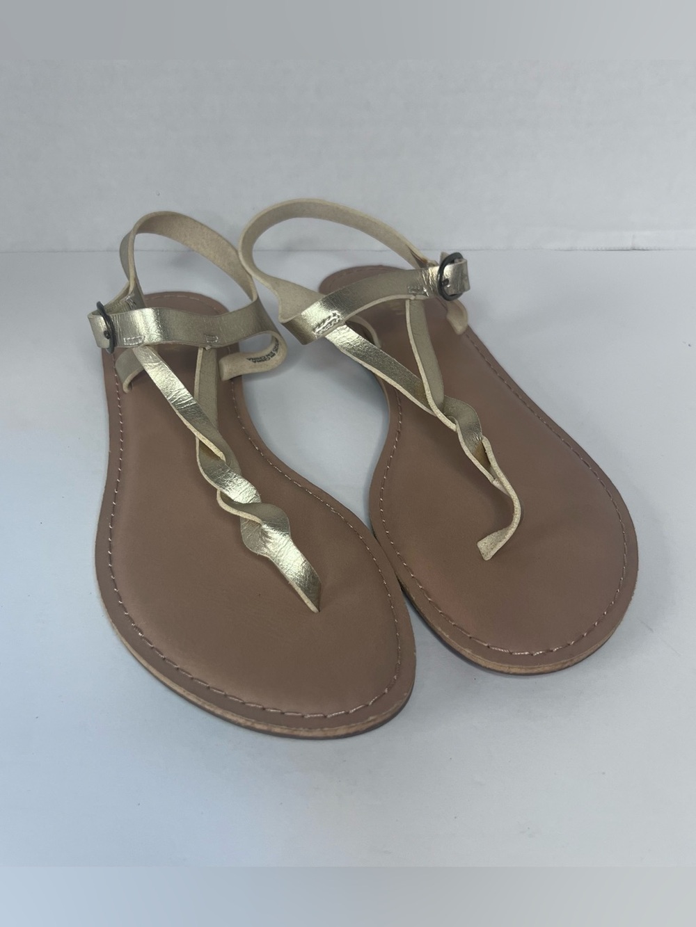 Old Navy Women's Metallic Gold Braided T-Strap Flat Sandals Size 9